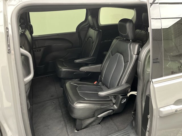 Used 2025 Chrysler Pacifica - photo 13