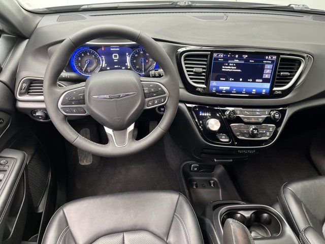 Used 2025 Chrysler Pacifica - photo 16