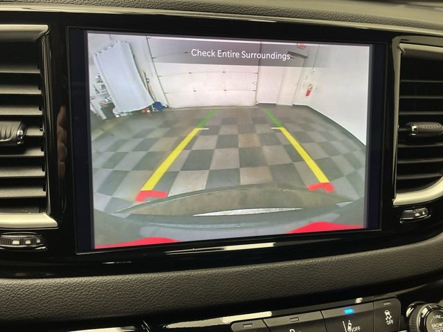 Used 2025 Chrysler Pacifica - photo 8