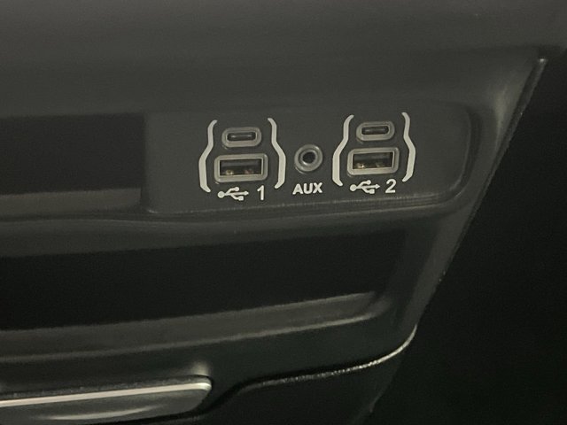 Used 2025 Chrysler Pacifica - photo 27