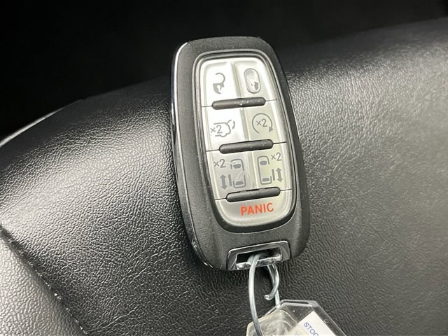 Used 2025 Chrysler Pacifica - photo 29