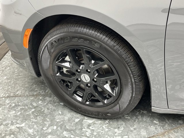 Used 2025 Chrysler Pacifica - photo 34