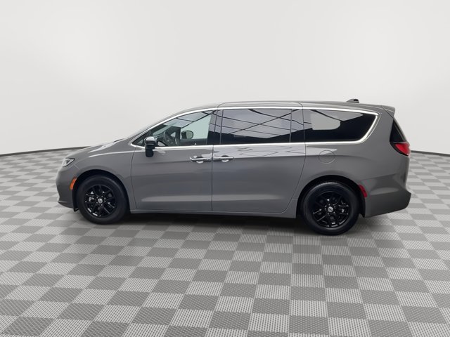 Used 2025 Chrysler Pacifica - photo 38