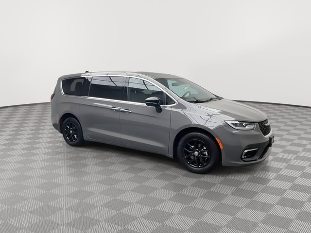 Used 2025 Chrysler Pacifica - photo 41