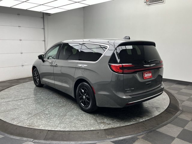 Used 2025 Chrysler Pacifica - photo 5