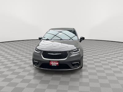 Used 2025 Chrysler Pacifica - photo 1