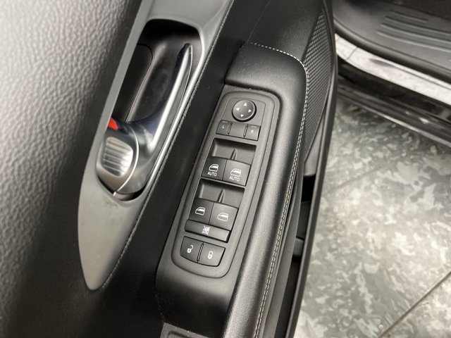 Used 2022 Chrysler Pacifica - photo 5