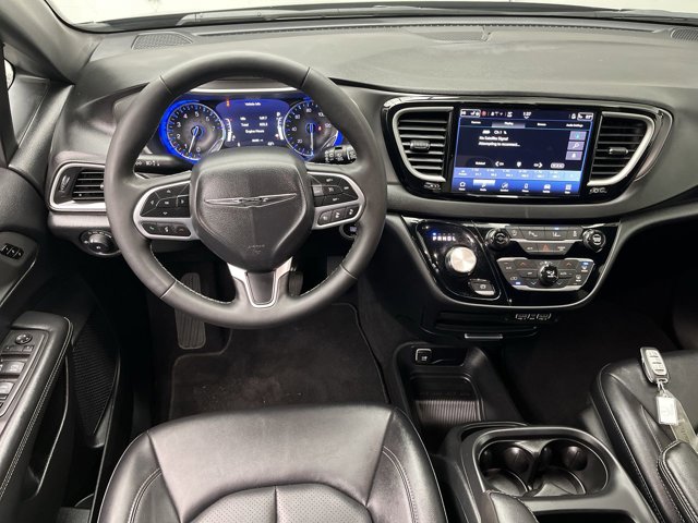 Used 2025 Chrysler Pacifica - photo 16