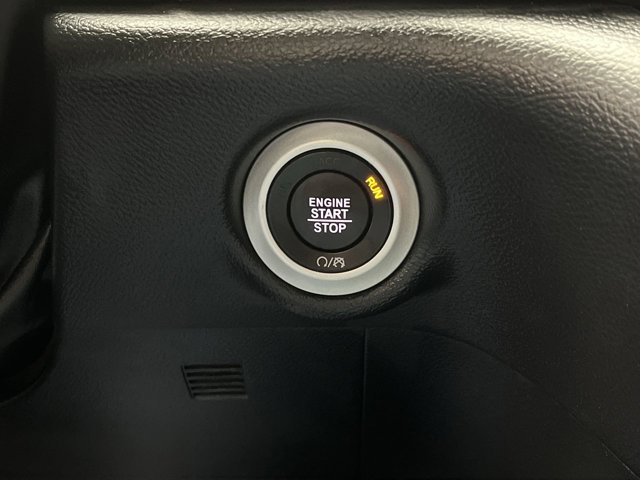 Used 2025 Chrysler Pacifica - photo 22