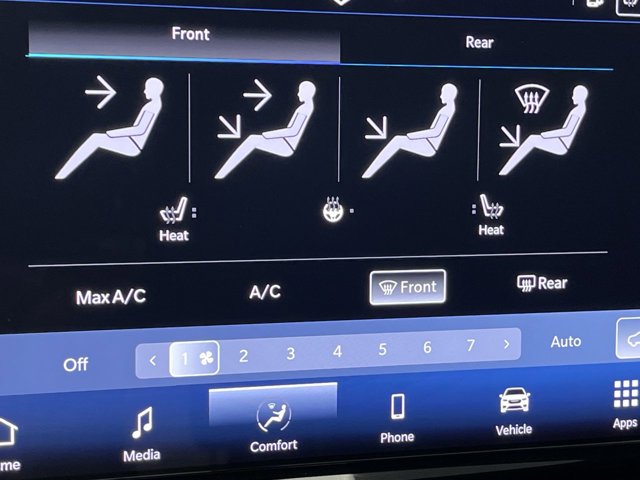 Used 2025 Chrysler Pacifica - photo 24