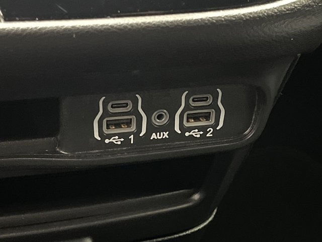 Used 2025 Chrysler Pacifica - photo 26
