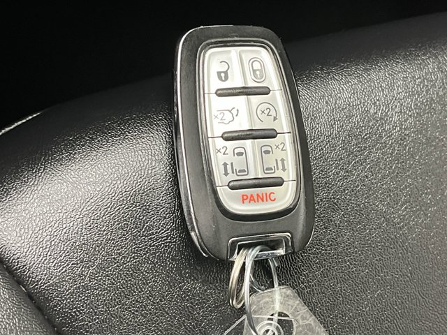 Used 2025 Chrysler Pacifica - photo 28