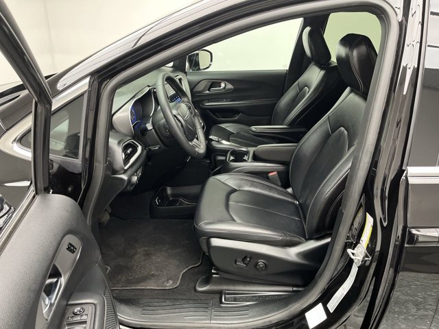 Used 2025 Chrysler Pacifica - photo 6