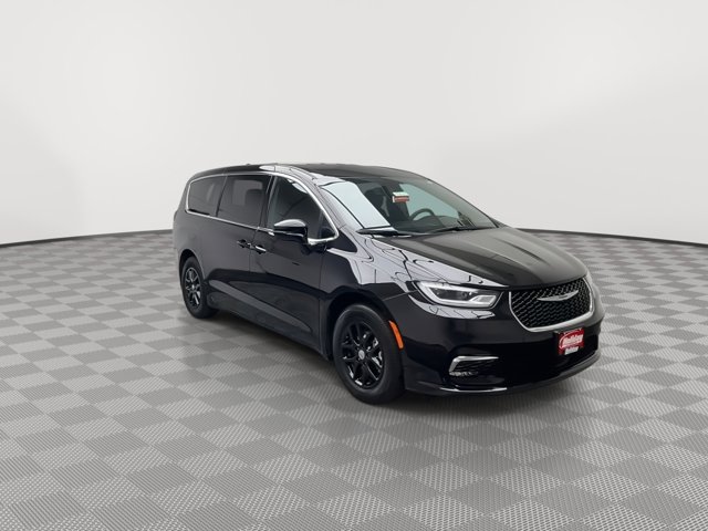 Used 2025 Chrysler Pacifica - photo 34