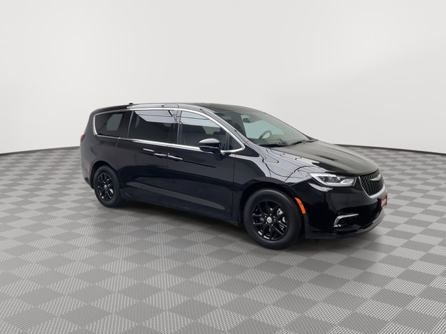 Used 2025 Chrysler Pacifica - photo 40
