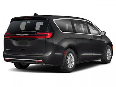 Used 2025 Chrysler Pacifica Select Minivan for sale #T8617 - photo 2