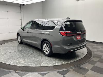 Used 2023 Chrysler Pacifica - photo 1