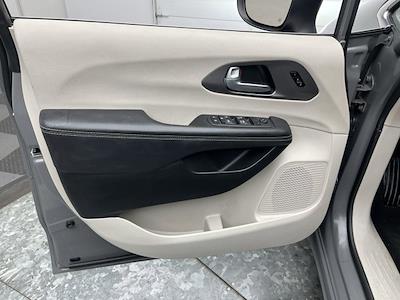 Used 2023 Chrysler Pacifica - photo 1