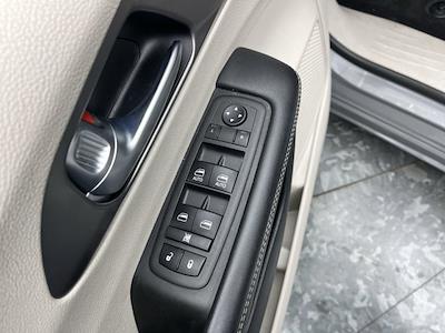 Used 2023 Chrysler Pacifica - photo 1