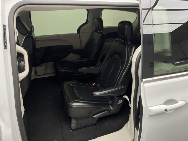 Used 2023 Chrysler Pacifica - photo 7