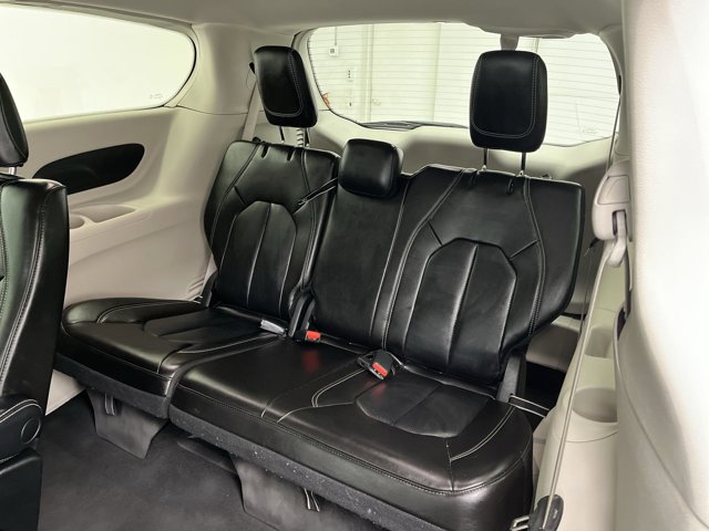 Used 2023 Chrysler Pacifica - photo 9