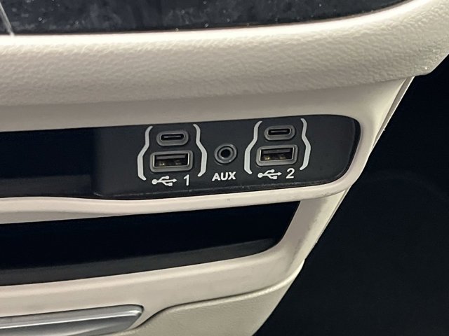 Used 2023 Chrysler Pacifica - photo 21