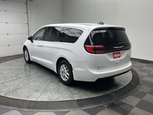 Used 2023 Chrysler Pacifica - photo 40