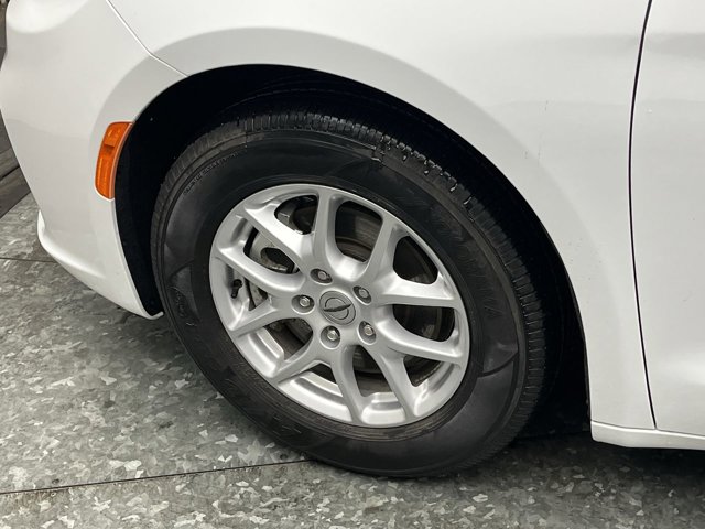 Used 2023 Chrysler Pacifica - photo 28