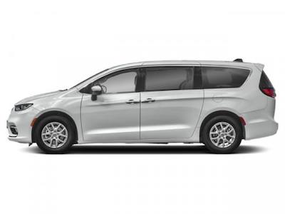Used 2023 Chrysler Pacifica - photo 1