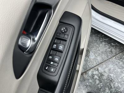 Used 2023 Chrysler Pacifica - photo 1