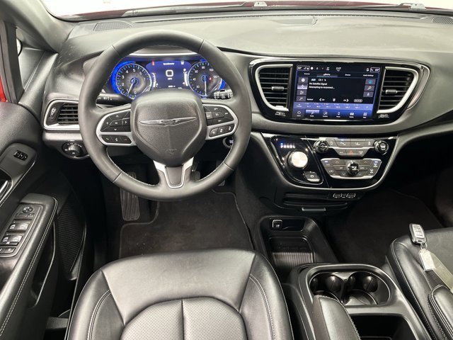 Used 2025 Chrysler Pacifica - photo 18