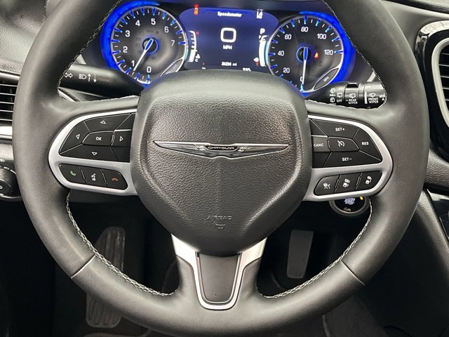 Used 2025 Chrysler Pacifica - photo 19