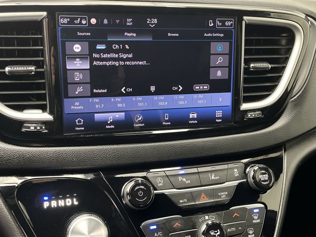 Used 2025 Chrysler Pacifica - photo 22