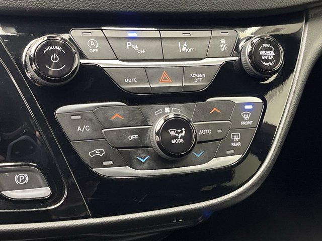 Used 2025 Chrysler Pacifica - photo 26
