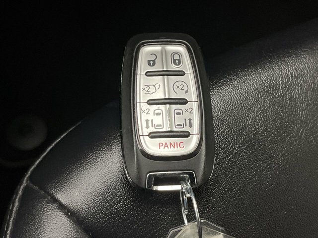 Used 2025 Chrysler Pacifica - photo 31