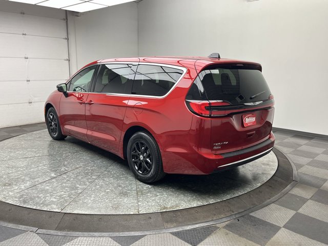 Used 2025 Chrysler Pacifica - photo 7