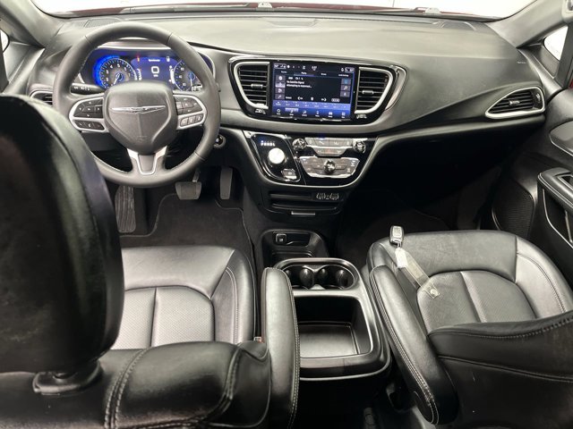 Used 2025 Chrysler Pacifica - photo 9
