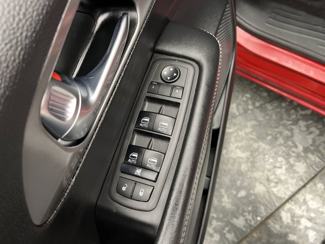 Used 2025 Chrysler Pacifica - photo 12