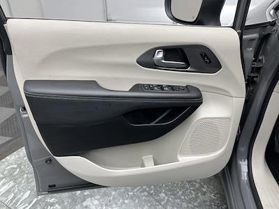 Used 2023 Chrysler Pacifica - photo 1