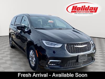 Used 2025 Chrysler Pacifica Select Minivan for sale #T8663 - photo 1