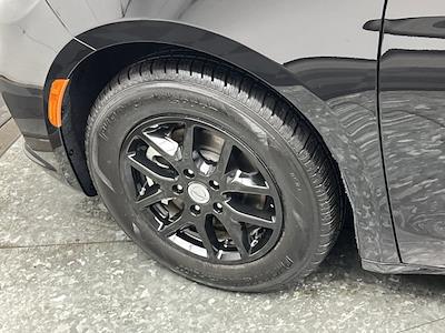 Used 2025 Chrysler Pacifica - photo 1