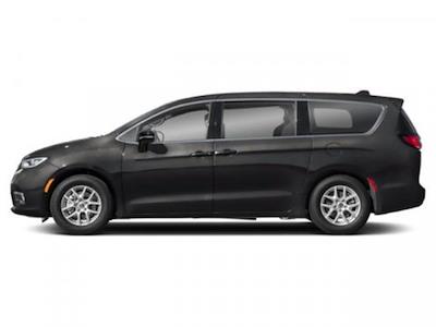 Used 2025 Chrysler Pacifica - photo 1