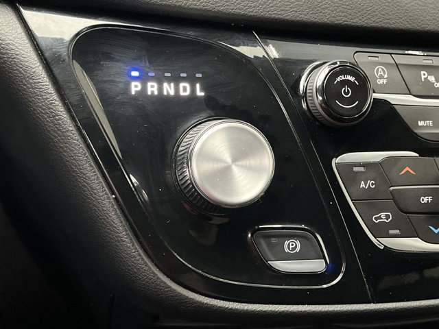Used 2025 Chrysler Pacifica - photo 24
