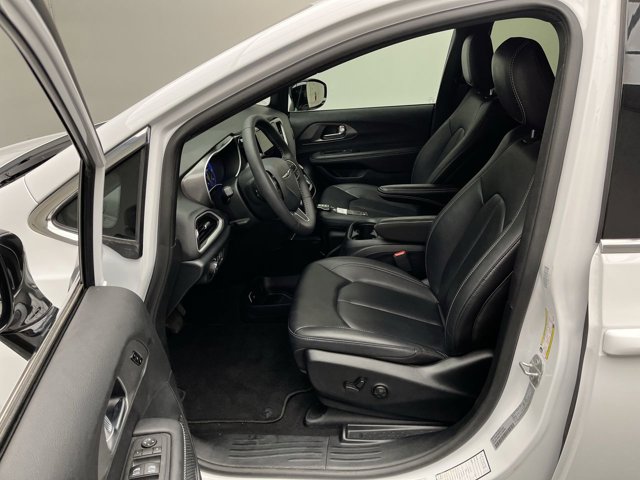 Used 2025 Chrysler Pacifica - photo 42