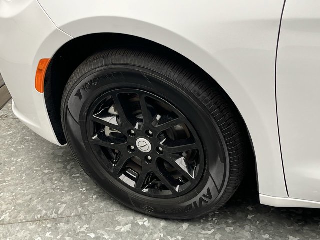 Used 2025 Chrysler Pacifica - photo 30
