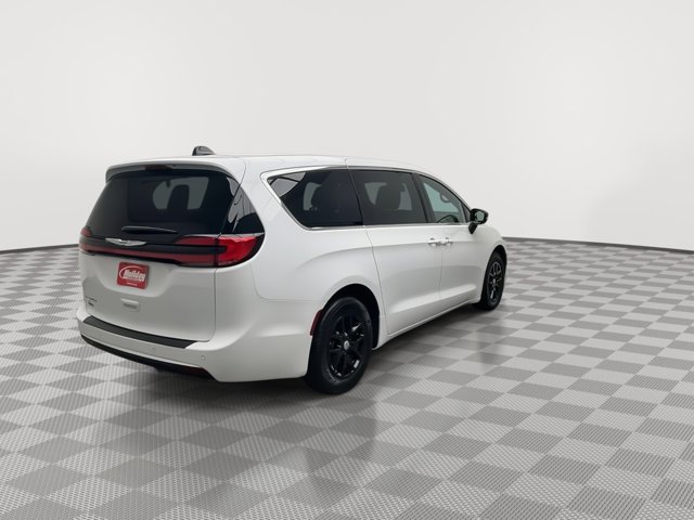 Used 2025 Chrysler Pacifica - photo 36