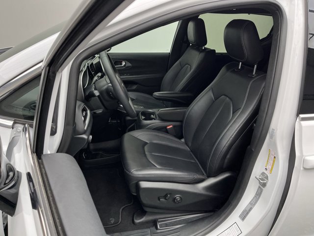 Used 2025 Chrysler Pacifica - photo 7