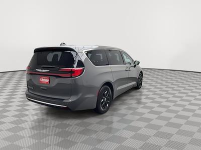 Used 2025 Chrysler Pacifica - photo 1