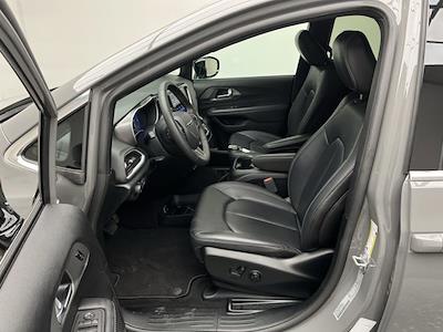 Used 2025 Chrysler Pacifica - photo 1