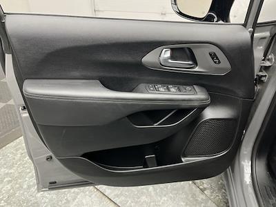 Used 2025 Chrysler Pacifica - photo 1